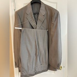 men's suit in very good condition used only couple times